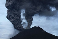 Sinabung Kembali Meletus pada Senin Malam