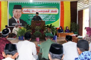 Wabup Inhil H.Rosman Malomo Memberi sambutan pada peringatan Maulid Nabi Di Pondok Pesantren Nurul Islam