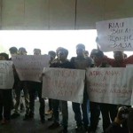 Diusir Saat Liput Berita, Wartawan Demo Gubernur Riau